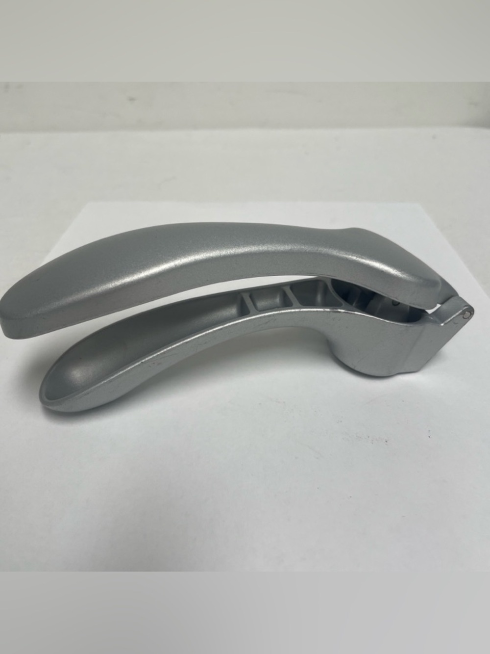 Pampered Chef Garlic Press #2576 No Cleaning Tool